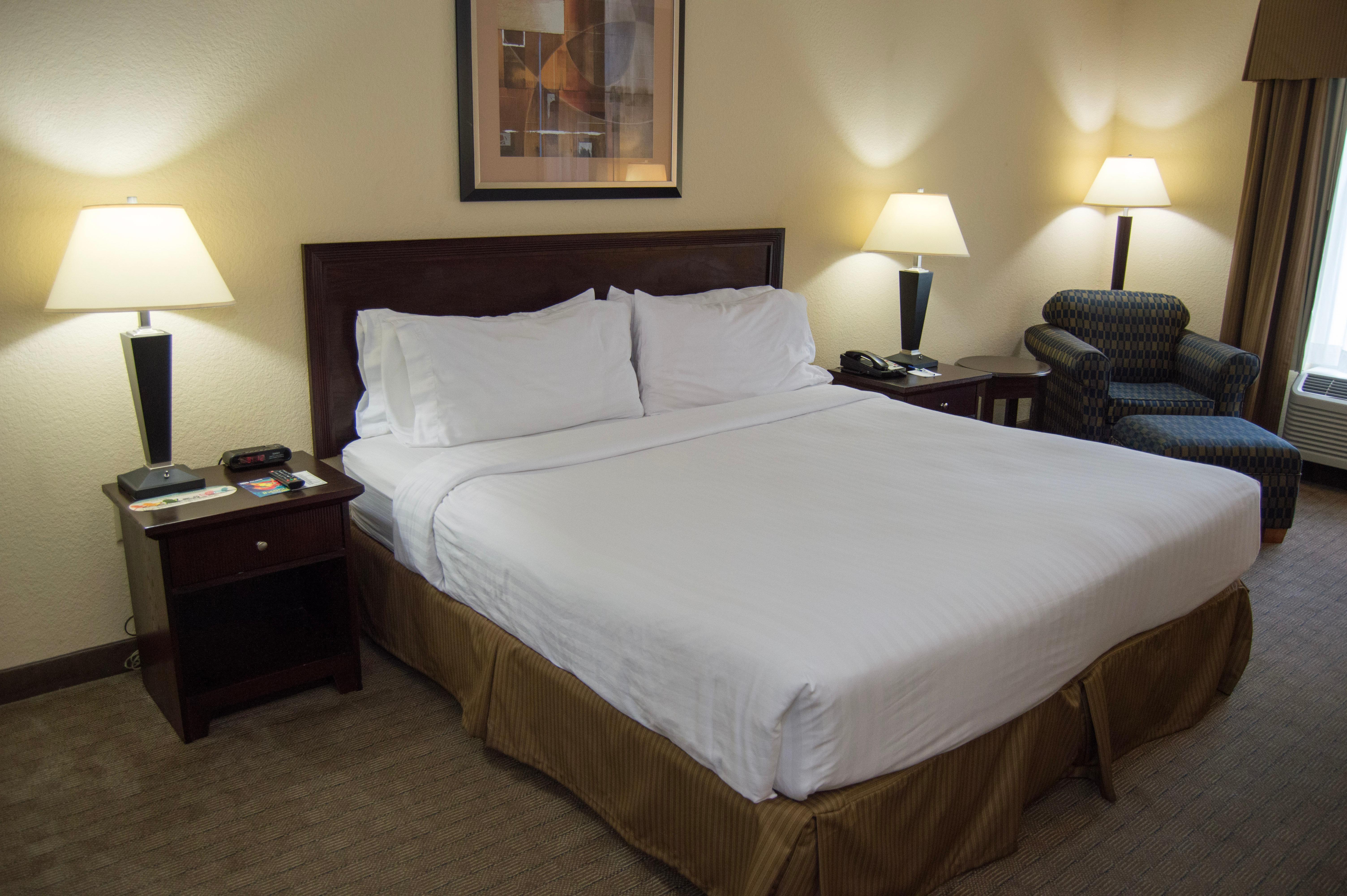 Holiday Inn Express Hotel & Suites Clearwater Us 19 North By Ihg Exterior photo