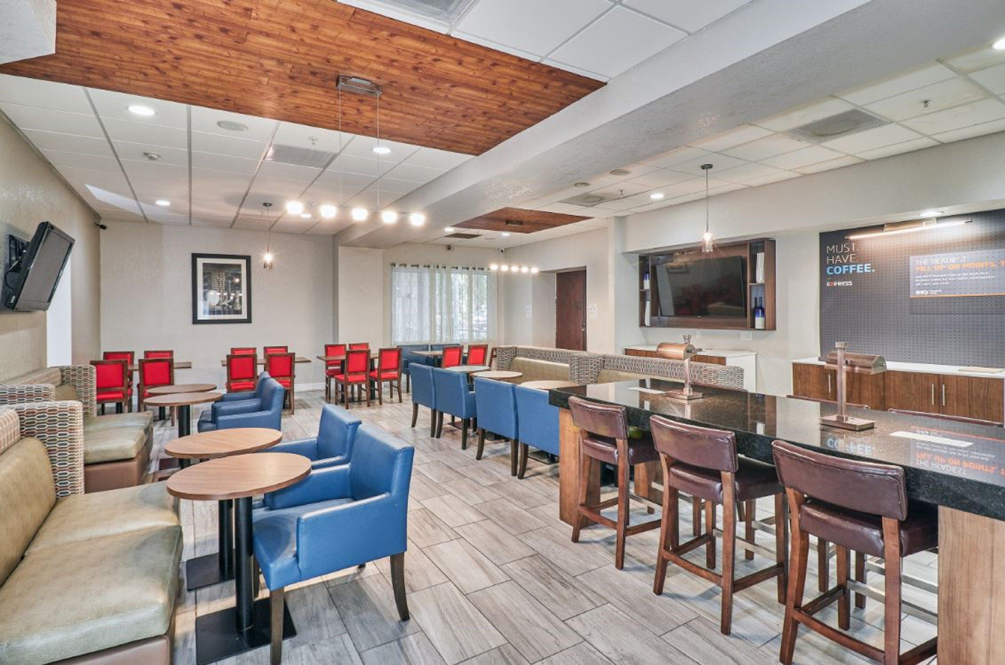 Holiday Inn Express Hotel & Suites Clearwater Us 19 North By Ihg Exterior photo