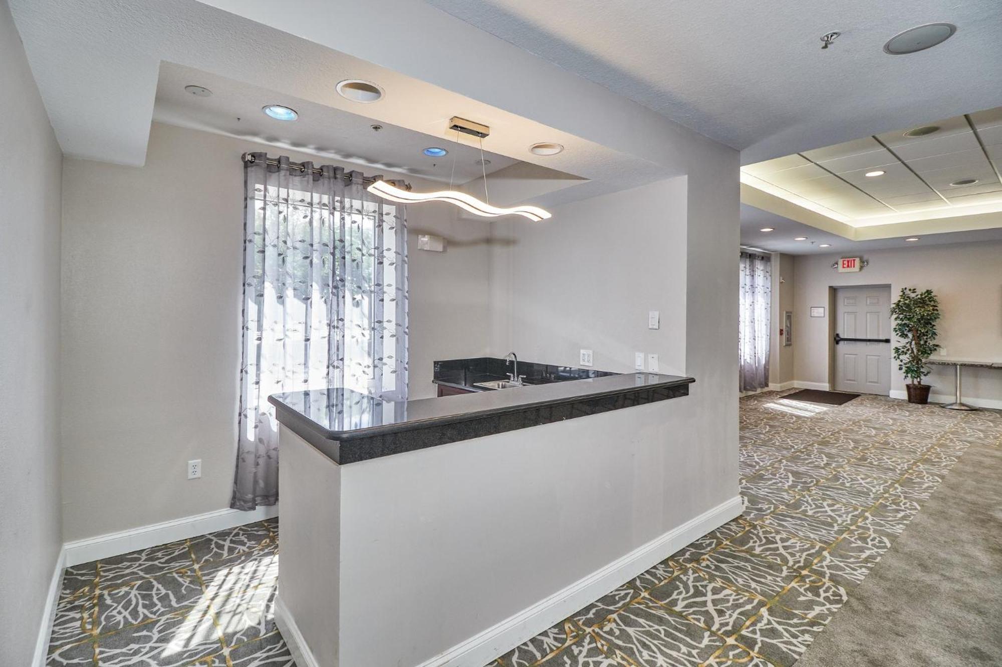 Holiday Inn Express Hotel & Suites Clearwater Us 19 North By Ihg Exterior photo