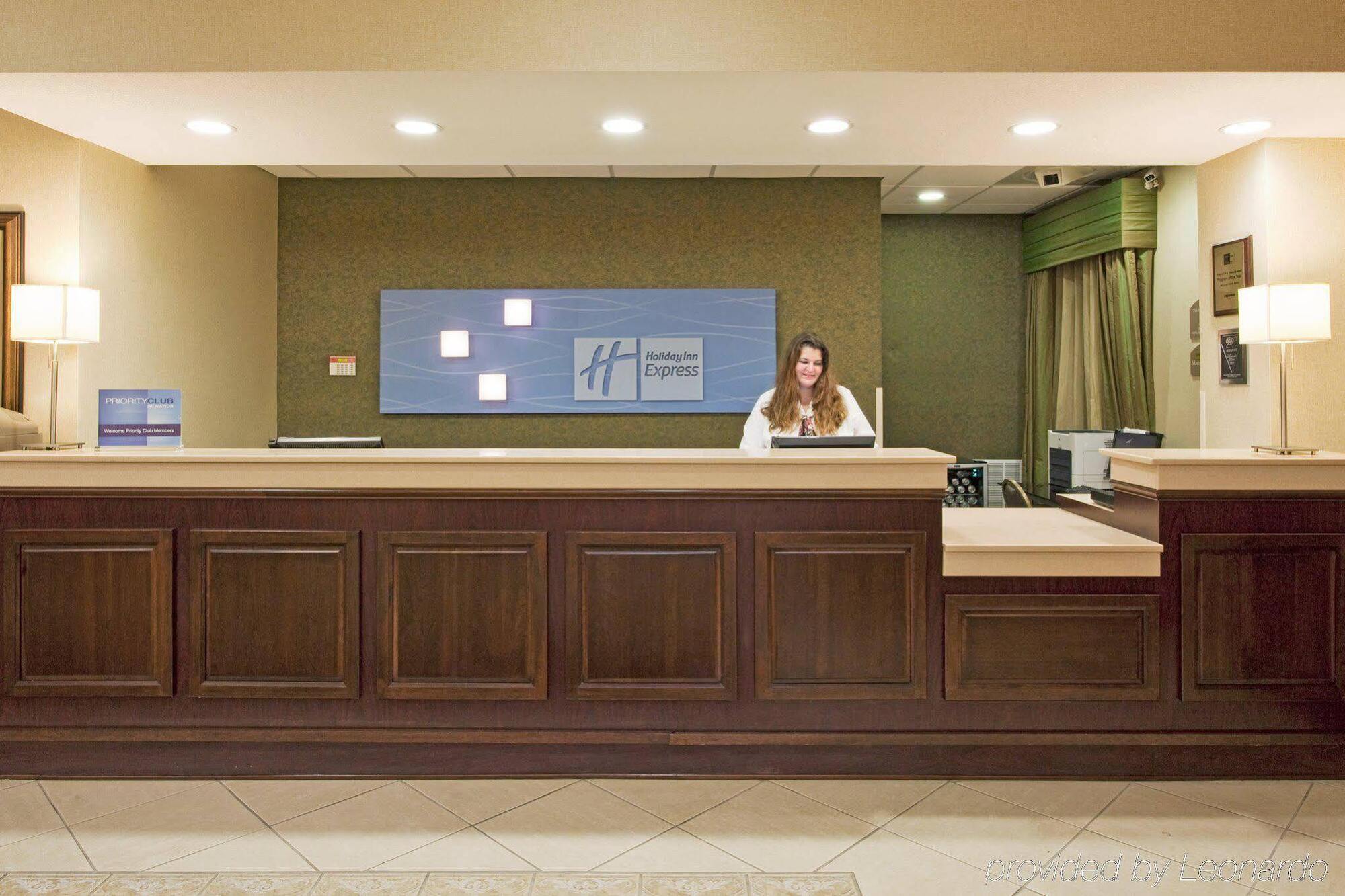 Holiday Inn Express Hotel & Suites Clearwater Us 19 North By Ihg Exterior photo